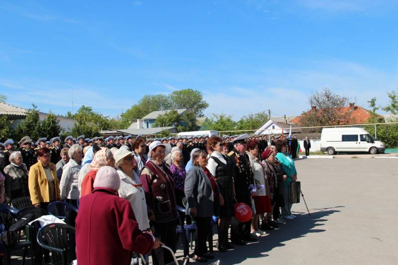 torzhestvennaya_chastj_prohozhdenie_lichnogo_sostava_garnizona_koncert_09_05_2016_14_web_14
